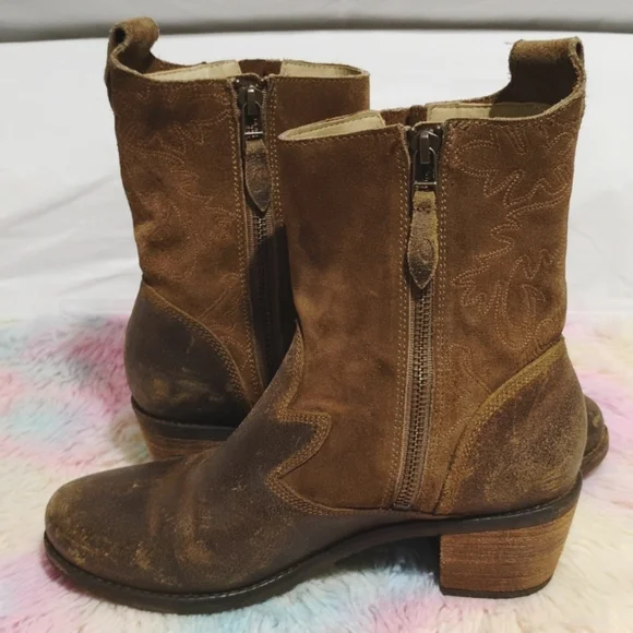 Olukai Kalulani Boot Seal Brown Mustang Distressed Boots Sz.7 Gently Worn - Picture 12 of 16